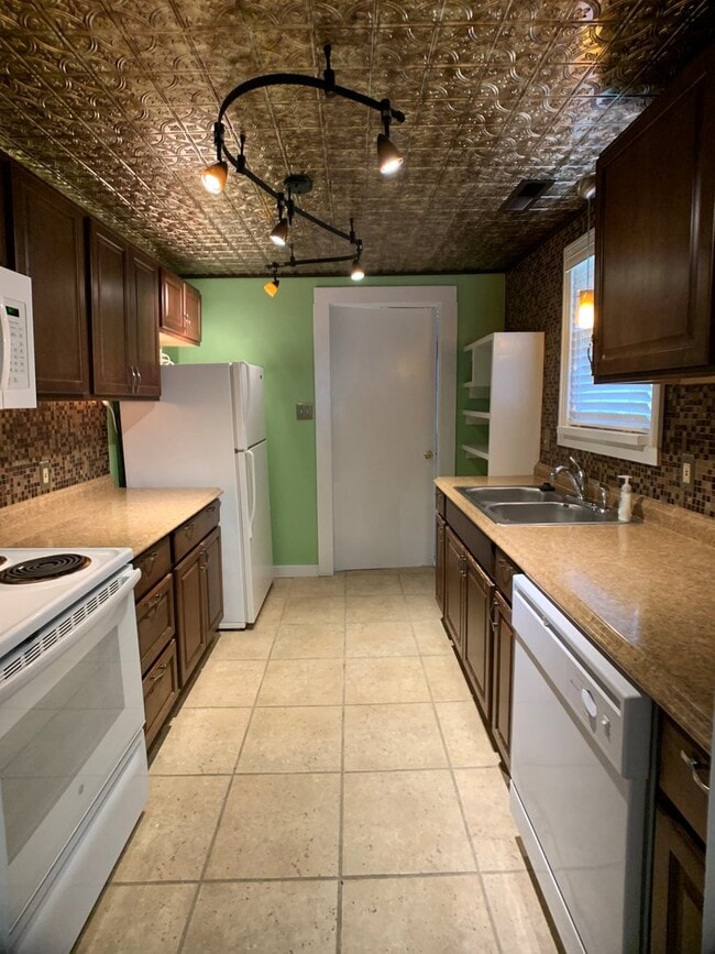 Building Photo - ADORABLE HOME IN CENTRAL MANHATTAN!