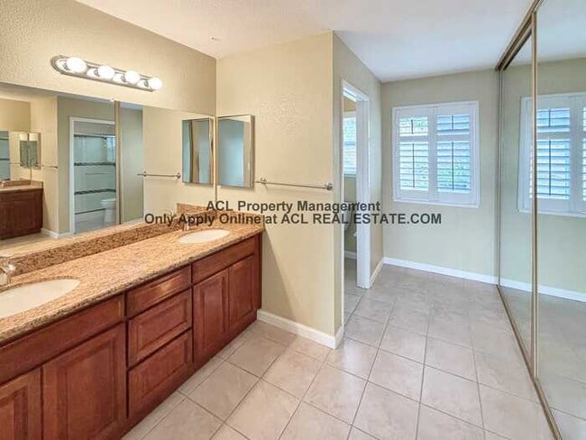 Building Photo - 4 Bedroom Home in Hayward Heights | Hayward Hills | Spacious Layout | Quiet Neighborhood