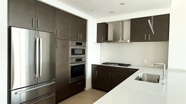 Building Photo - 301 West Ave