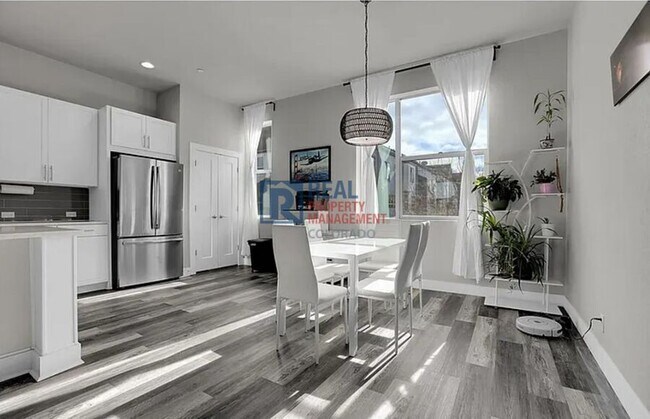 Building Photo - 7040 W Alaska Dr