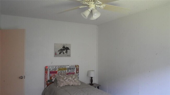 Building Photo - 1700 SW 16th Ct