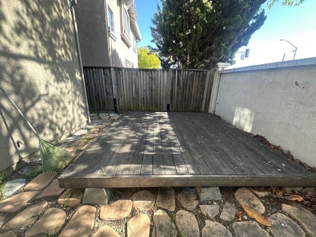 Building Photo - Single Family Home