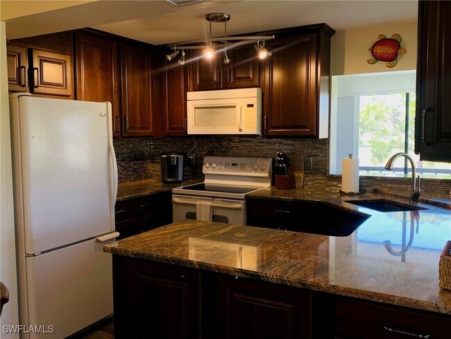 Building Photo - 7410 Lake Breeze Dr