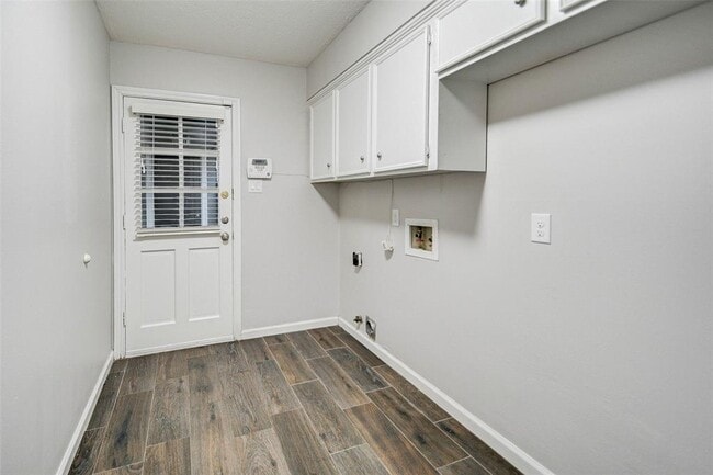 Building Photo - 13915 Charlynn Oaks Dr