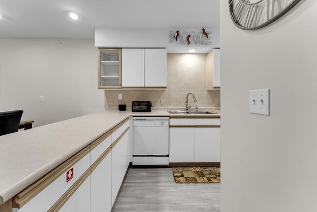 Building Photo - 155 W Rockford Dr