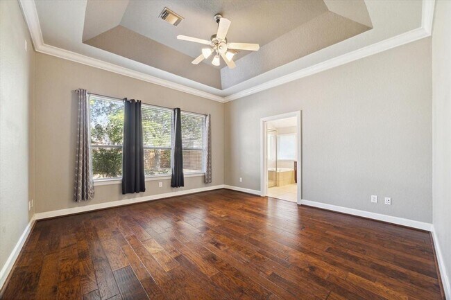 Building Photo - 910 Floriencia St