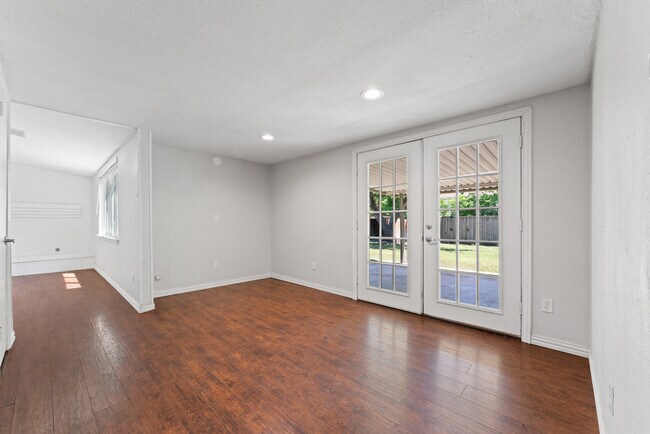 Building Photo - 13036 Glenside Dr