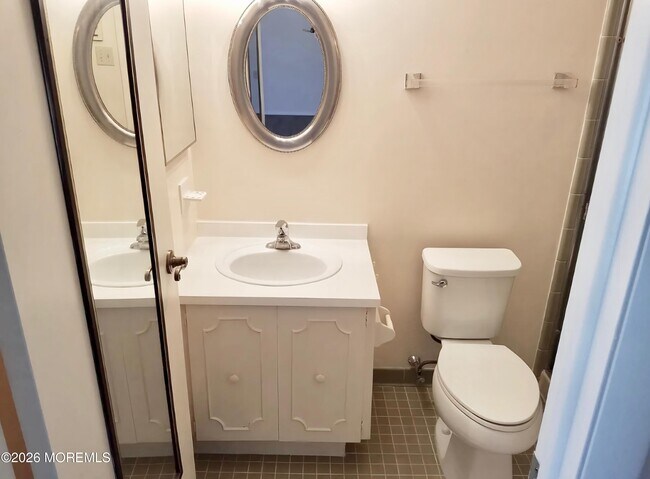 Building Photo - 453A Chesterfield Ct