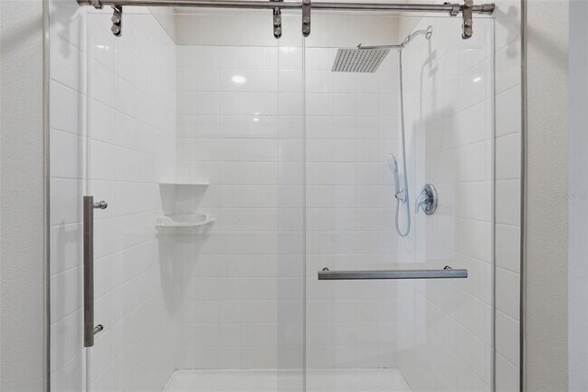 Building Photo - 1330 Current Pl