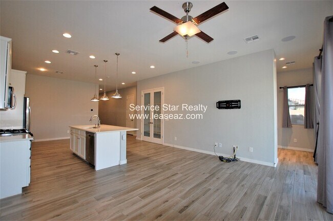 Building Photo - 7642 W Glass Ln