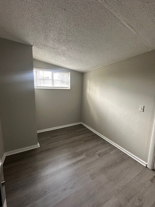 Building Photo - NEWLY RENOVATED 3 bed/2 bath with a FLEX ROOM
