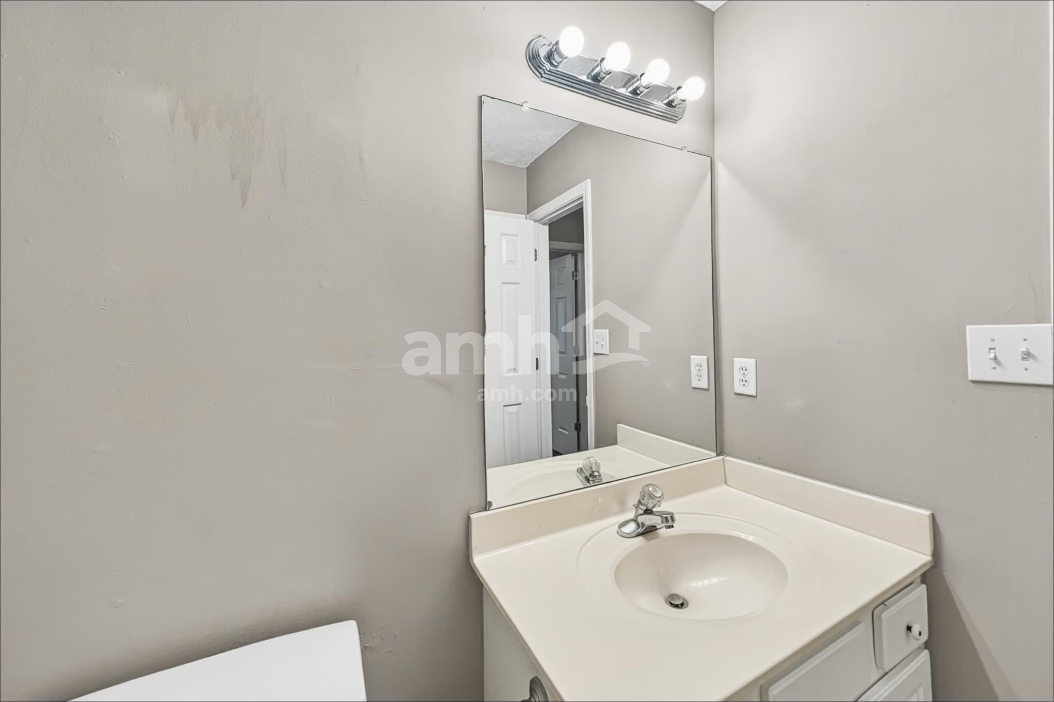 Building Photo - 1300 Wilkes Crest Dr