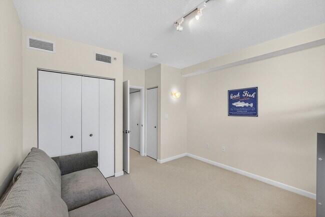 Building Photo - 1551 N Flagler Dr