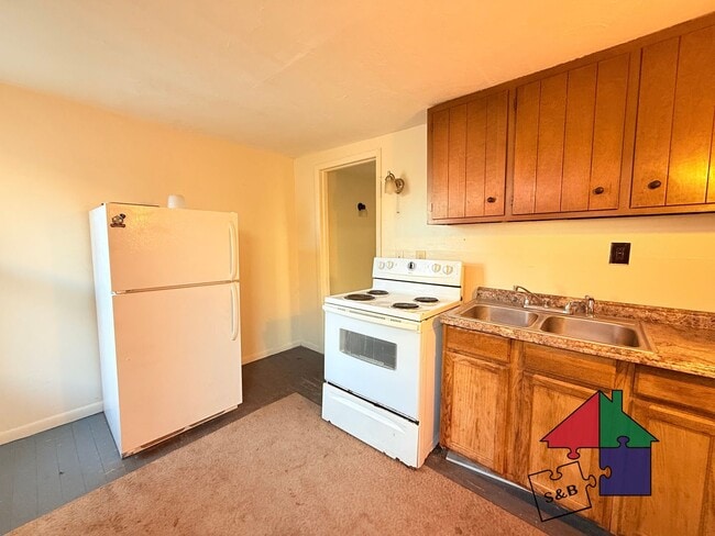 Primary Photo - 4 Weaver Ln