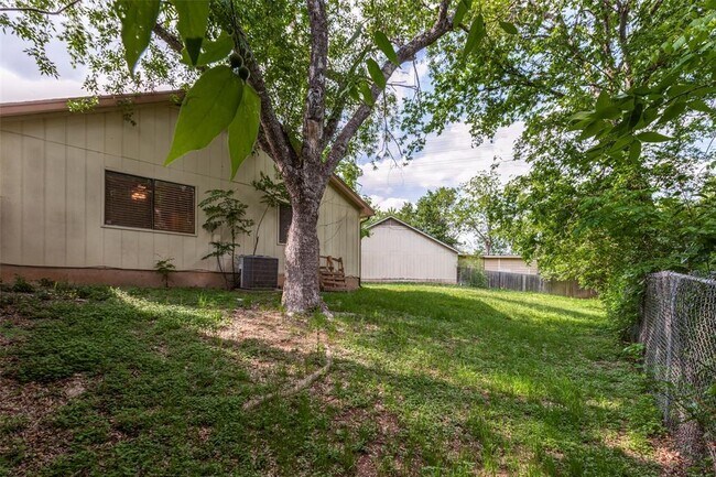Building Photo - 1121 Peggotty Pl