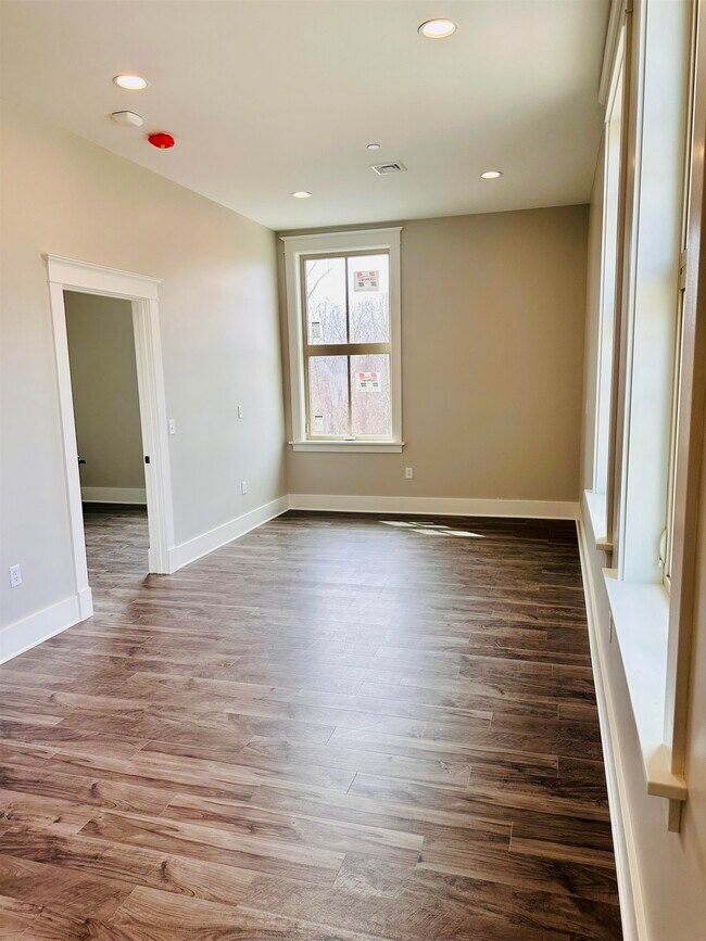 Building Photo - 30 High St