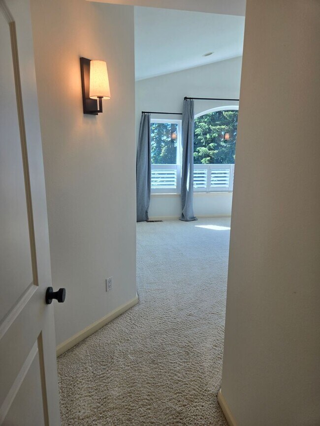 Building Photo - STATUS: PENDING APPLICATION-  | R17 | $ 2995