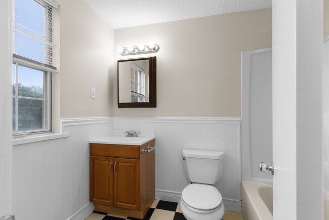 Building Photo - 180 Main St