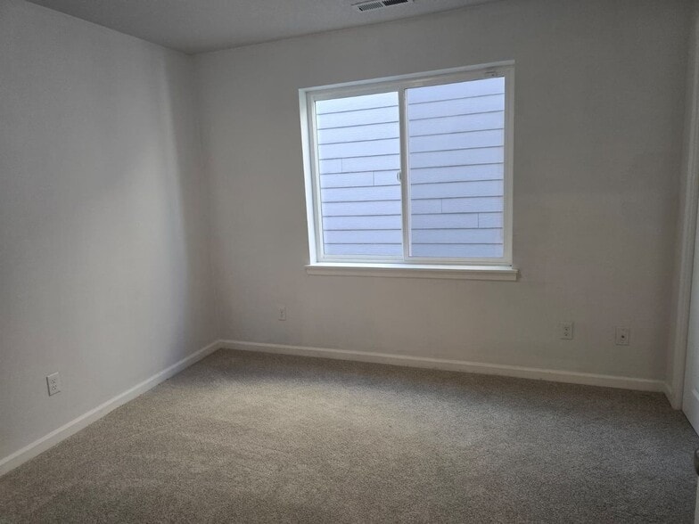 Building Photo - 173 N 7th Ave