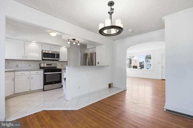 Building Photo - 1108 Cobbs St