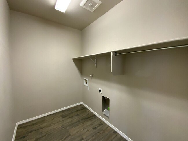 Building Photo - Recent Construction Luxury 4 Bedroom Home Available Near 528 / 550 in Rio Rancho!