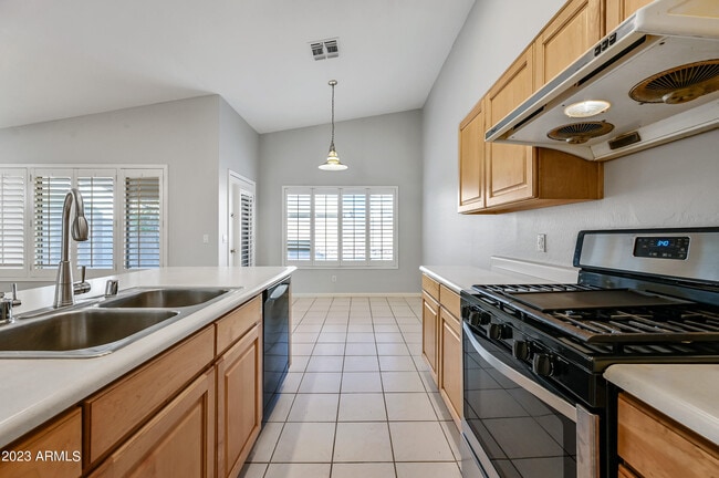 Building Photo - 4728 E South Fork Dr