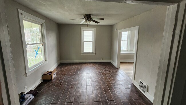 Building Photo - Home for Rent in Jeannette, PA-3 bed/1 bath