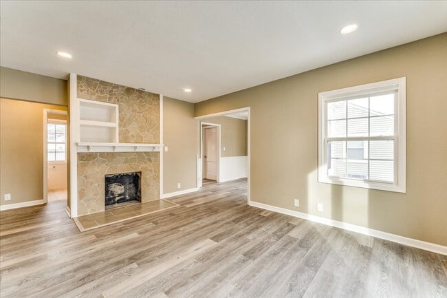 Building Photo - Adorable 2 Bed Riverside Home – Updated & Ready Now!