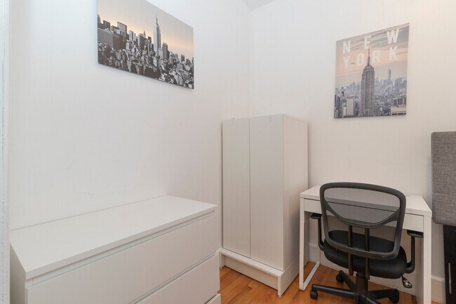 Building Photo - 322 E 93rd St