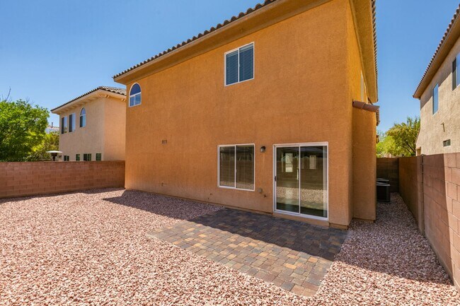 Building Photo - Spacious & Beautiful 3-Bedroom Home in Gat...