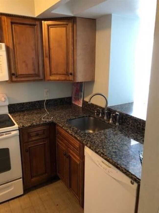 Building Photo - 3320 N Arnoult Rd