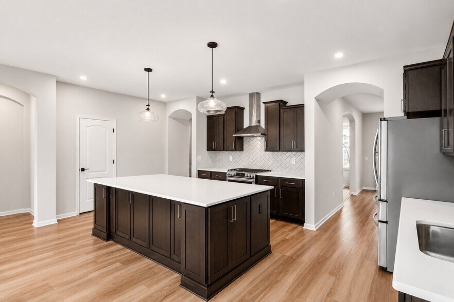 Building Photo - 807 Littleton Dr