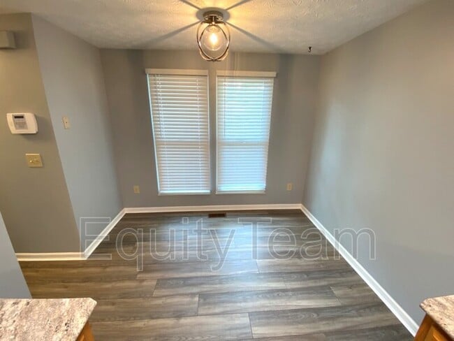 Building Photo - 812 Woodlyn Dr S