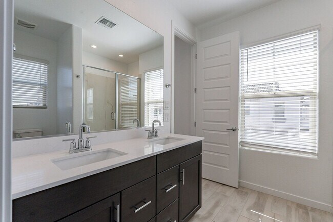 Building Photo - 2024 Luxury Townhome | 2-Car Garage, Quartz Kitchen & Resort Pool