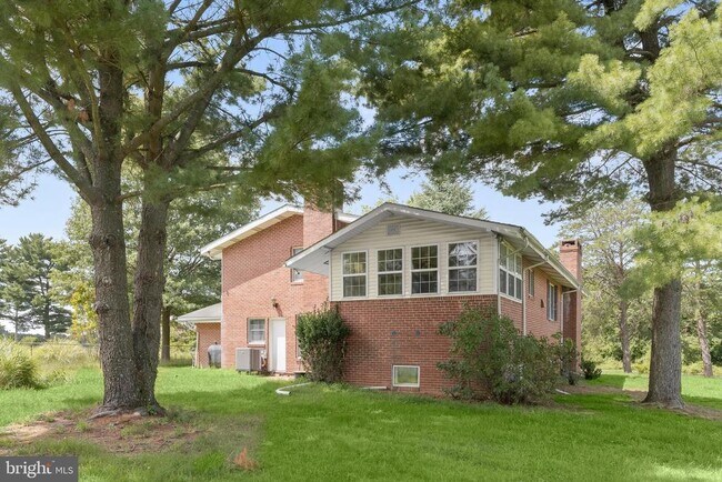 Building Photo - 4816 Bucks School House Rd