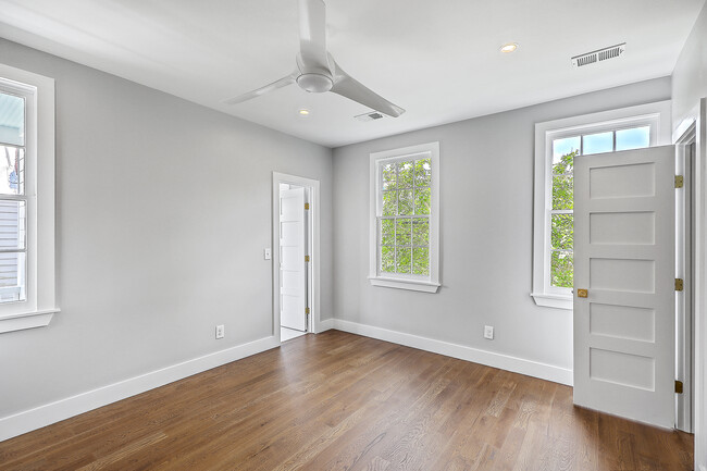 Building Photo - 16 Nassau St