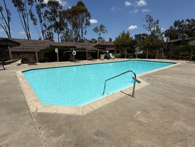 Building Photo - Spacious 3 Bedroom 3 Bath Condo with Garage in Desirable Highland Trails Community