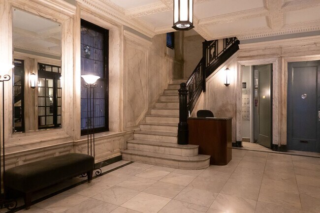 Building Photo - 305 W 72nd St