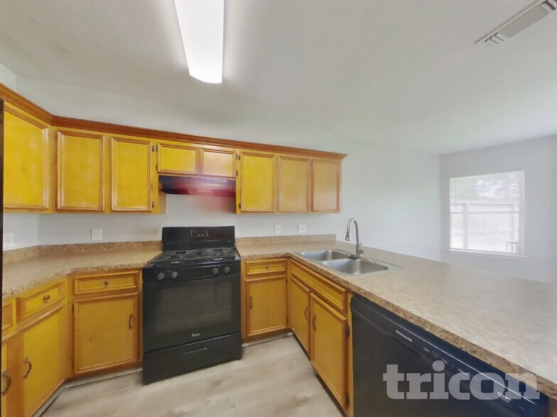 Building Photo - 13311 Danshire Dr