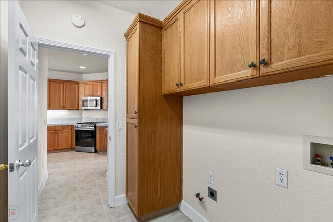 Building Photo - Beautiful 3(4) Bedroom/2 Bath Home Located in Lodi Ca