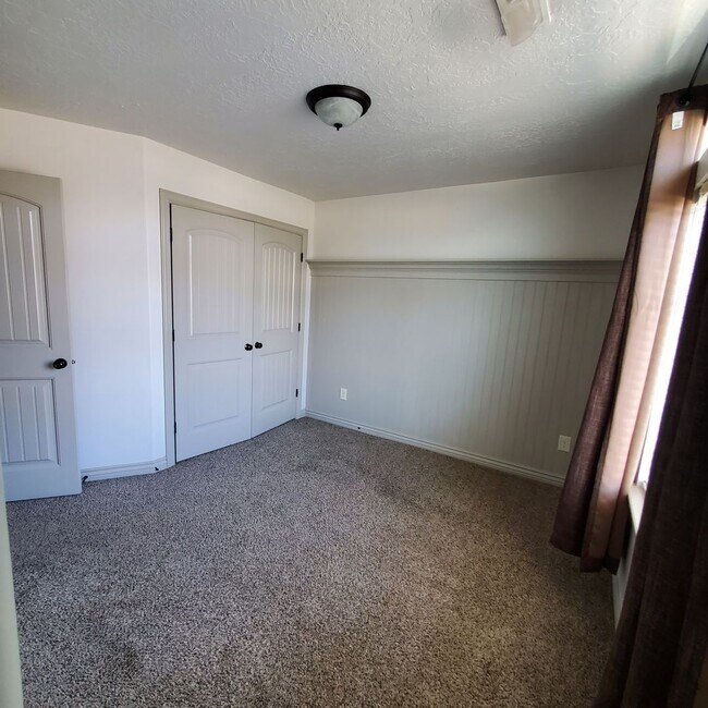 Building Photo - 1785 W 815 S