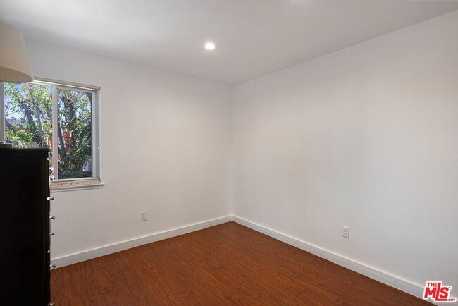 Building Photo - 2230 N Indian Canyon Dr