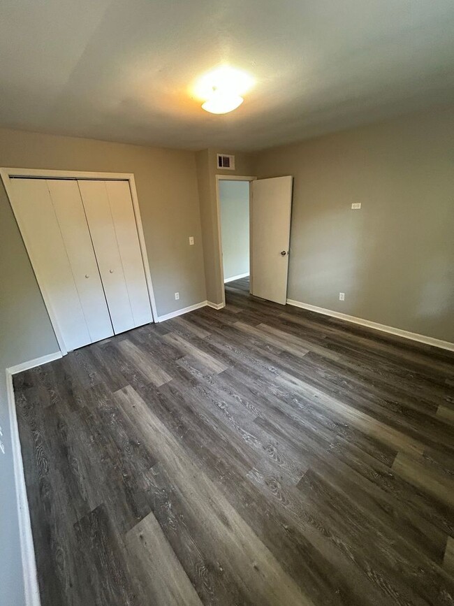 Building Photo - Apartment in Carrollton City Limits with a...