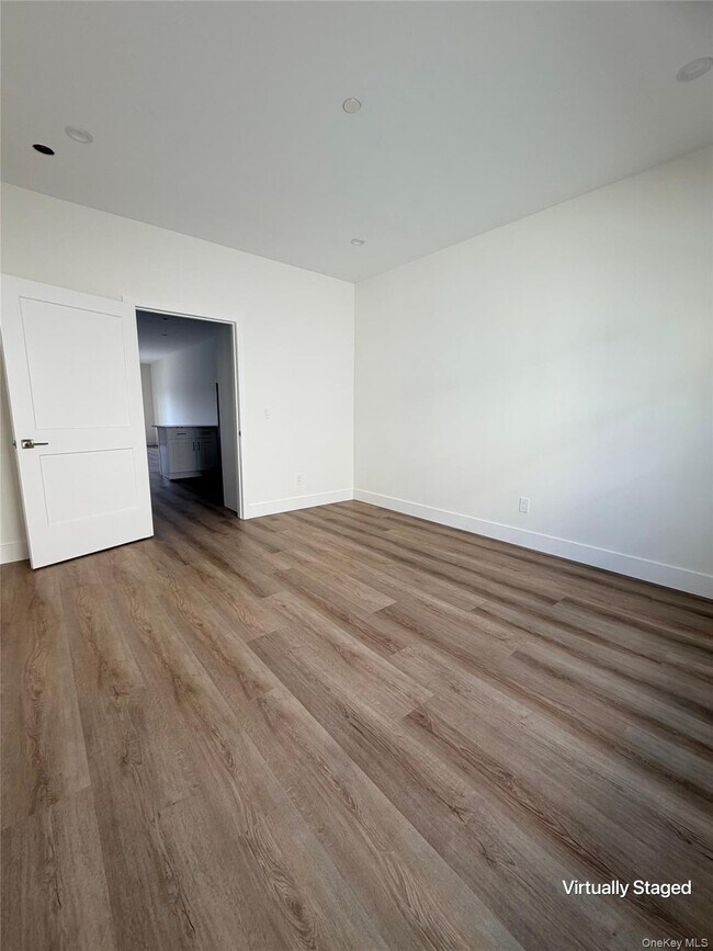Building Photo - 1220 Doges Promenade