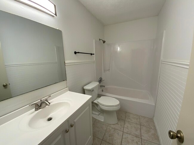 Building Photo - 223 Indian Oaks Dr