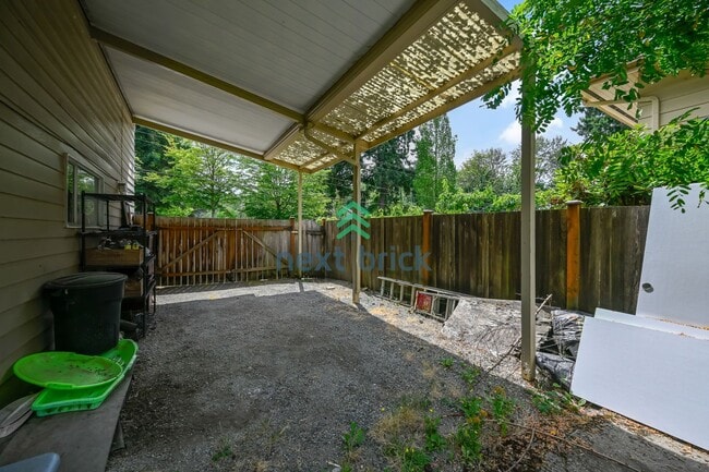 Building Photo - Beautiful Single Family House Bellevue Ava...