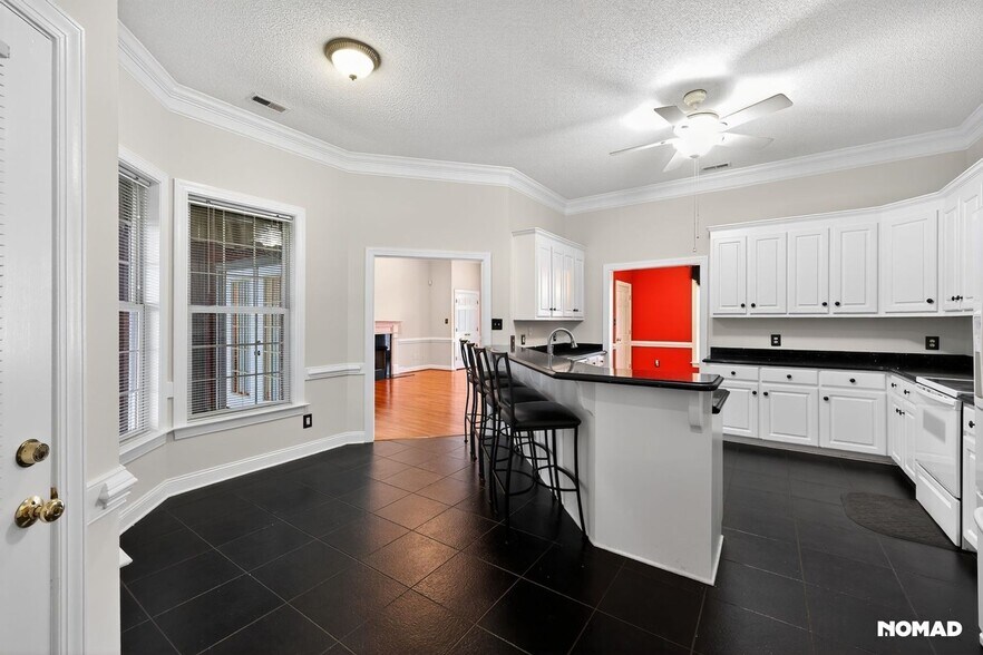 Building Photo - 401 Adler Ln