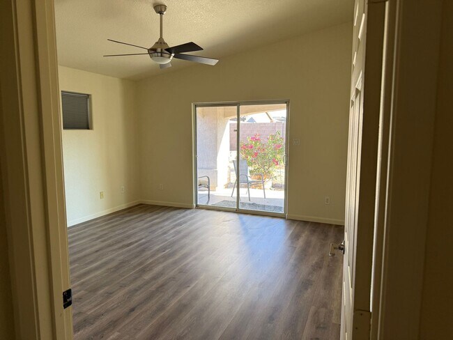 Building Photo - Updated Rental Available Now!
