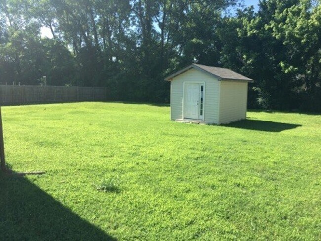 Building Photo - 3bed/1bath off Tulip Grove Rd!