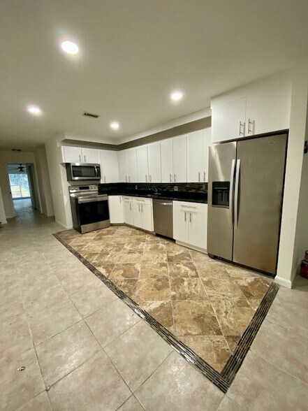 Kitchen - 11640 NW 39th St